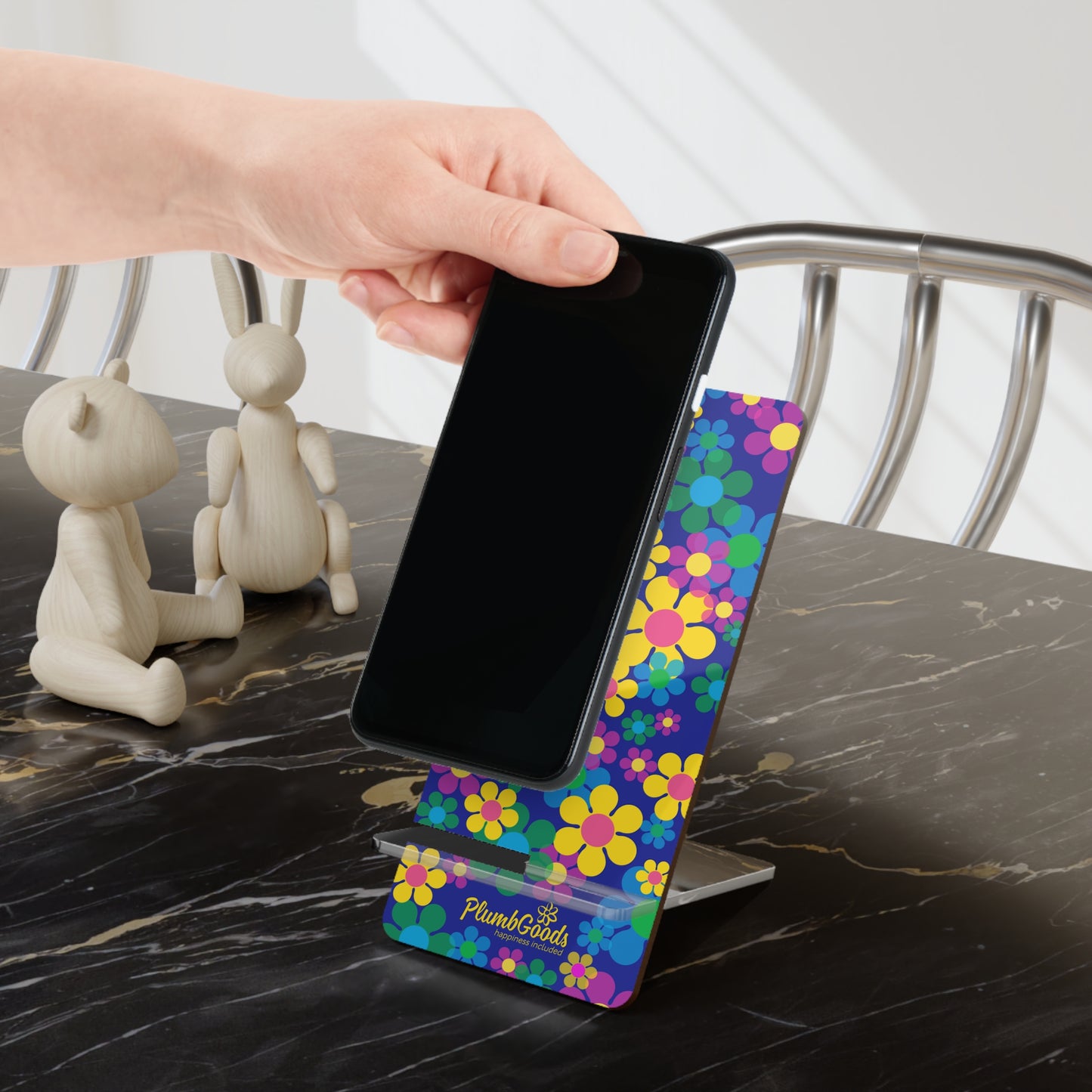 Smartphone Display Stand Daisies Purple Background